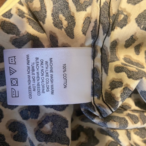 Animal print no iron Foxcroft shirt in size 6 - Picture 8 of 8